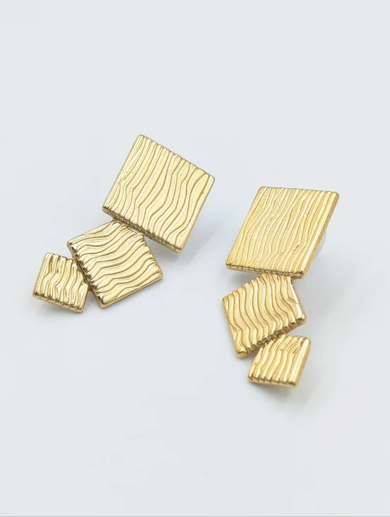 Vintage Trifari stud earrings 3 stacked textured gold tone squares - Picture 5 of 6